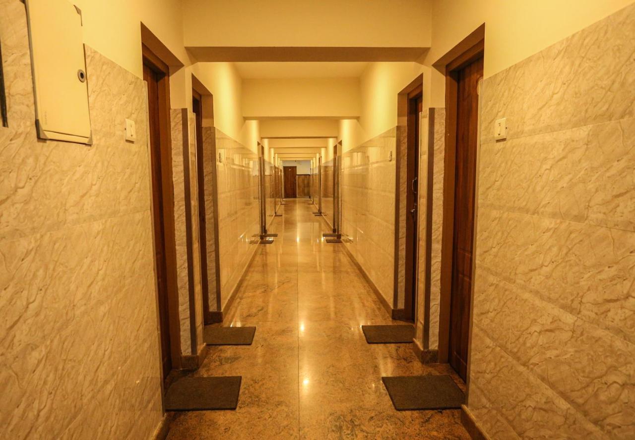 Hare Krishna Inn Guruvayur Exterior photo